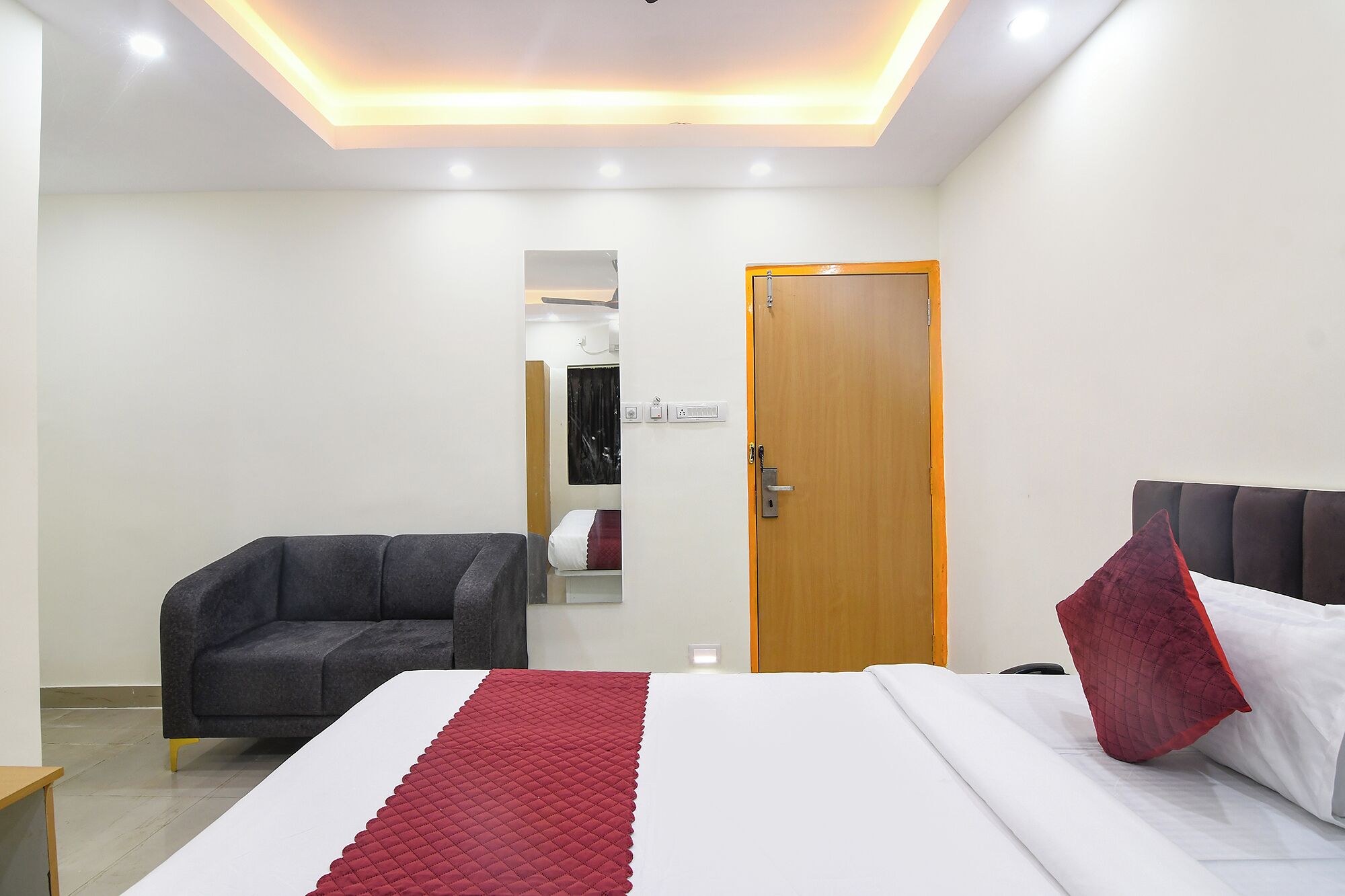 Egyptian cotton sheets, premium bedding, in-room safe, free WiFi