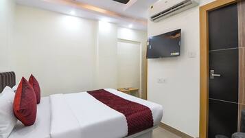 Egyptian cotton sheets, premium bedding, in-room safe, free WiFi