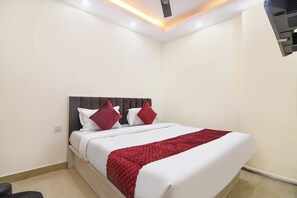 Egyptian cotton sheets, premium bedding, in-room safe, free WiFi