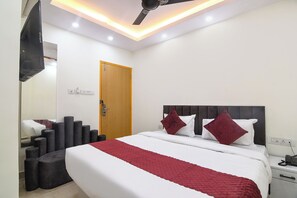 Egyptian cotton sheets, premium bedding, in-room safe, free WiFi - Fabhotel Royal Place (Kolkata)