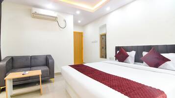 Egyptian cotton sheets, premium bedding, in-room safe, free WiFi