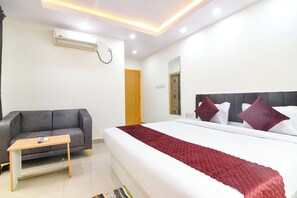 Egyptian cotton sheets, premium bedding, in-room safe, free WiFi - Fabhotel Royal Place (Kolkata)