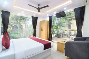 Egyptian cotton sheets, premium bedding, in-room safe, free WiFi - Fabhotel Royal Place (Kolkata)