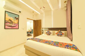 Egyptian cotton sheets, premium bedding, in-room safe, free WiFi - Via Blooming Beds Prime (Jaipur)