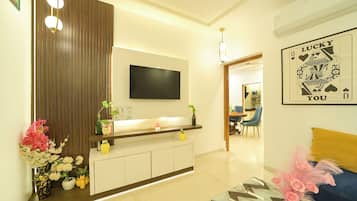 Egyptian cotton sheets, premium bedding, in-room safe, free WiFi