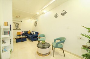 Egyptian cotton sheets, premium bedding, in-room safe, free WiFi - Via Blooming Beds Prime (Jaipur)