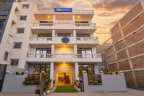 Property entrance - Fabhotel Sager Inn (Gurugram)