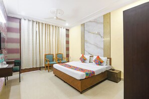 Egyptian cotton sheets, premium bedding, in-room safe, free WiFi - Fabhotel Sager Inn (Gurugram)