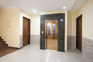 Lift - Fabhotel Sager Inn (Gurugram)