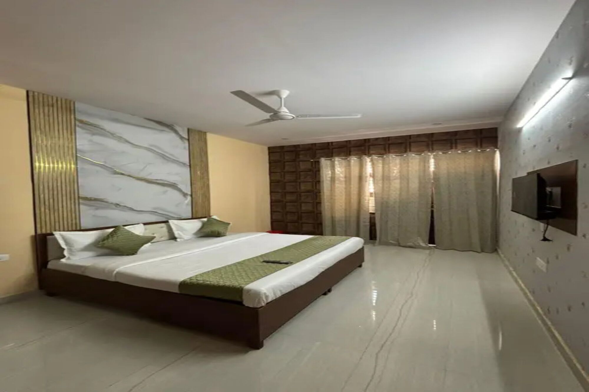 Deluxe Room | Egyptian cotton sheets, premium bedding, in-room safe, free WiFi