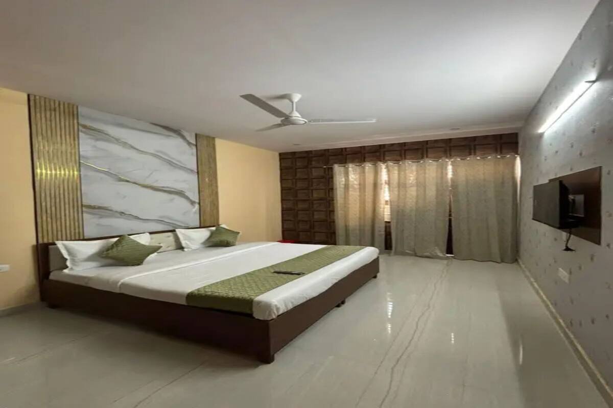 Deluxe Room | Egyptian cotton sheets, premium bedding, in-room safe, free WiFi