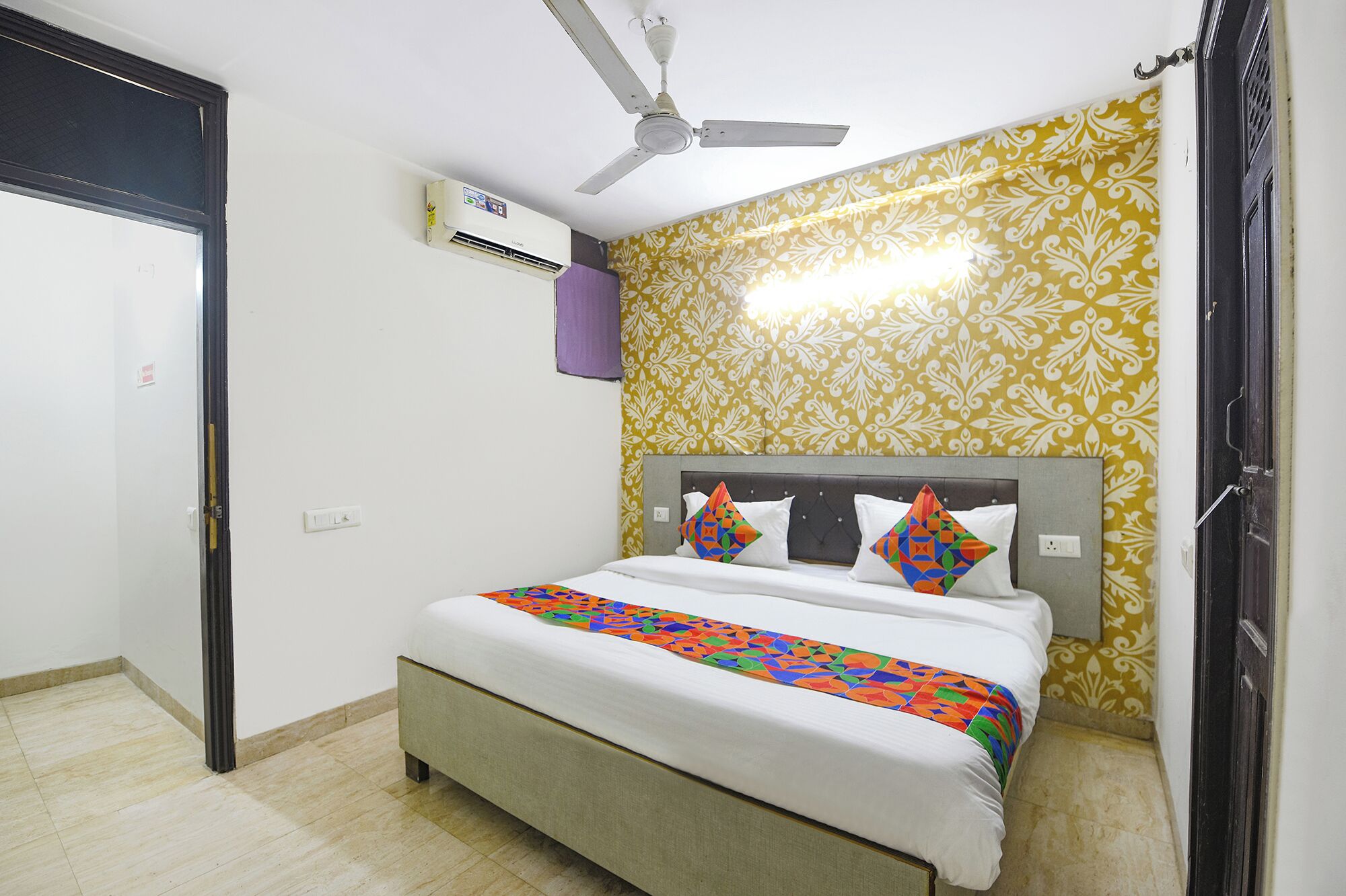 Egyptian cotton sheets, premium bedding, in-room safe, free WiFi