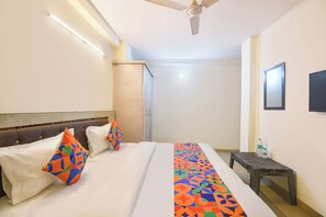 Egyptian cotton sheets, premium bedding, in-room safe, free WiFi