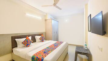 Egyptian cotton sheets, premium bedding, in-room safe, free WiFi