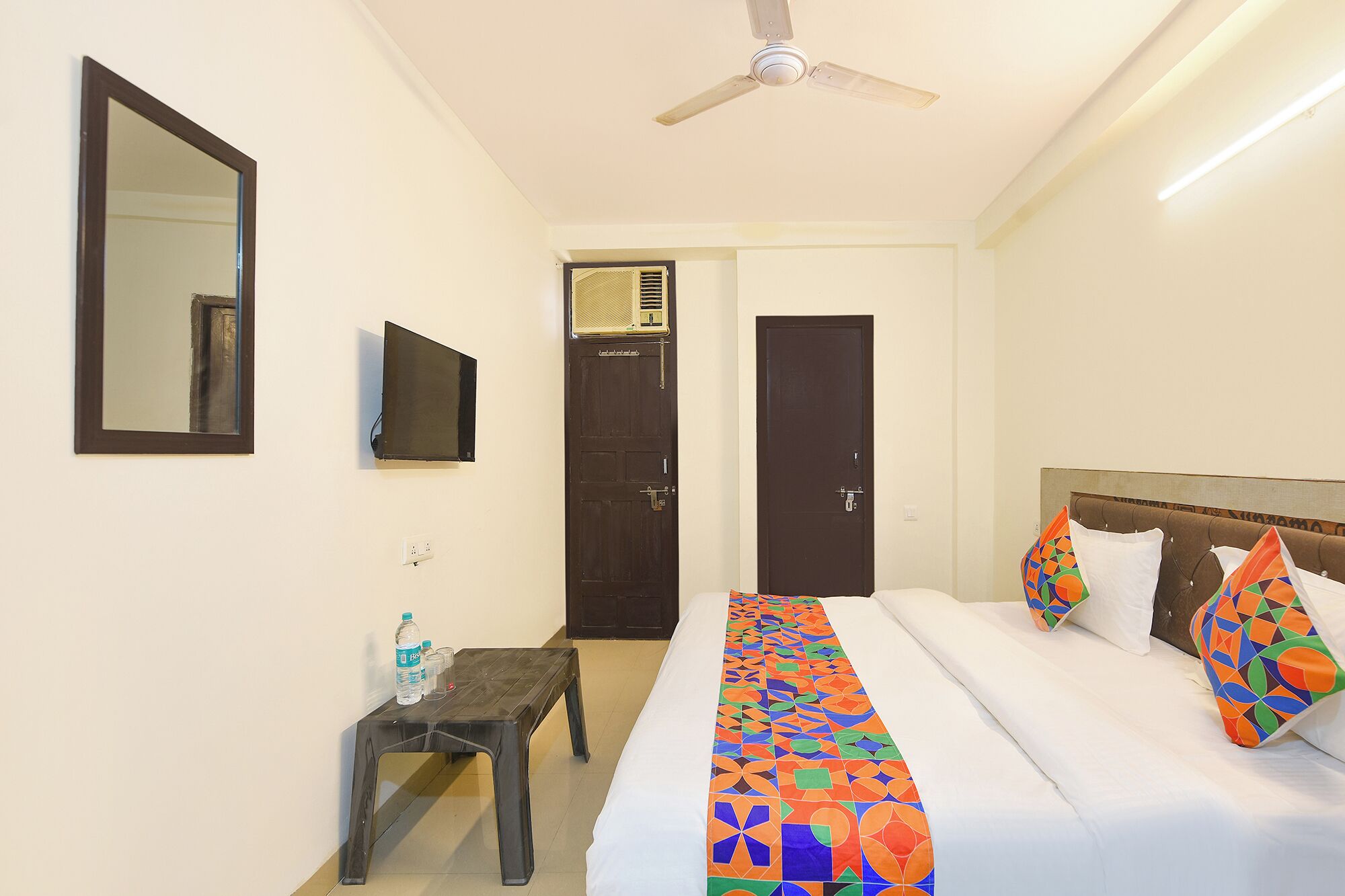 Egyptian cotton sheets, premium bedding, in-room safe, free WiFi