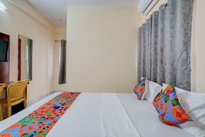Egyptian cotton sheets, premium bedding, in-room safe, free WiFi - Via Aero Nest (Bengaluru)