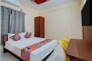 Egyptian cotton sheets, premium bedding, in-room safe, free WiFi