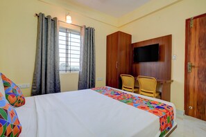 Egyptian cotton sheets, premium bedding, in-room safe, free WiFi - Via Aero Nest (Bengaluru)