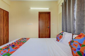 Egyptian cotton sheets, premium bedding, in-room safe, free WiFi - Via Aero Nest (Bengaluru)