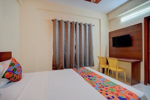 Egyptian cotton sheets, premium bedding, in-room safe, free WiFi - Via Aero Nest (Bengaluru)