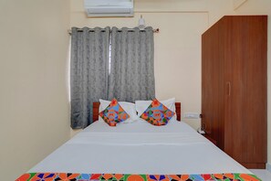 Egyptian cotton sheets, premium bedding, in-room safe, free WiFi - Via Aero Nest (Bengaluru)