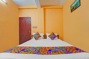 Egyptian cotton sheets, premium bedding, in-room safe, soundproofing - Via Fort Beach Residency (Kochi)