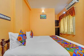Egyptian cotton sheets, premium bedding, in-room safe, soundproofing - Via Fort Beach Residency (Kochi)