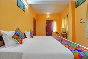 Egyptian cotton sheets, premium bedding, in-room safe, soundproofing - Via Fort Beach Residency (Kochi)