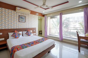 Phòng Deluxe | Bộ trải giư  ờng bằng vải cotton Ai Cập, bộ đồ giường cao cấp 