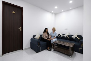 Lobby sitting area - Fabhotel Resto Relax (New Delhi)