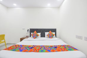 Egyptian cotton sheets, premium bedding, in-room safe, free WiFi - Fabhotel Resto Relax (New Delhi)