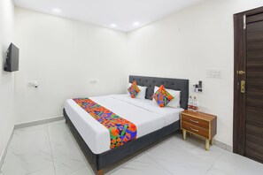 Egyptian cotton sheets, premium bedding, in-room safe, free WiFi - Fabhotel Resto Relax (New Delhi)