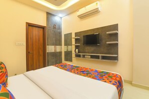 Egyptian cotton sheets, premium bedding, in-room safe, free WiFi - Fabhotel Kesar Inn (Jaipur)