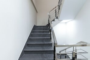 Staircase - Fabhotel Kesar Inn (Jaipur)