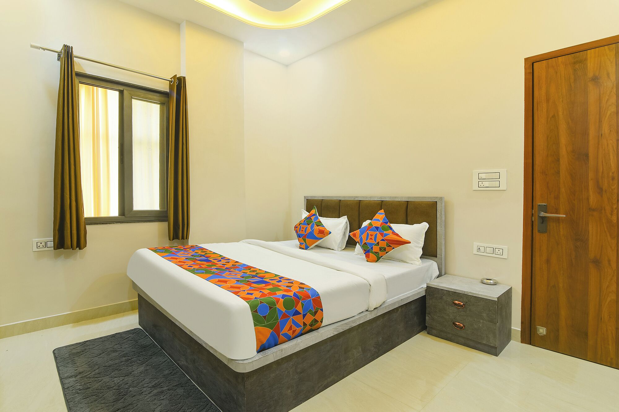 Egyptian cotton sheets, premium bedding, in-room safe, free WiFi