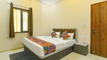 Egyptian cotton sheets, premium bedding, in-room safe, free WiFi