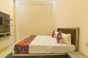 Egyptian cotton sheets, premium bedding, in-room safe, free WiFi - Fabhotel Kesar Inn (Jaipur)