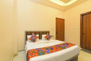 Egyptian cotton sheets, premium bedding, in-room safe, free WiFi - Fabhotel Kesar Inn (Jaipur)