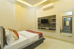 Egyptian cotton sheets, premium bedding, in-room safe, free WiFi - Fabhotel Kesar Inn (Jaipur)