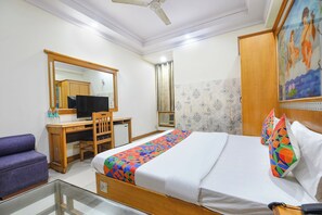 Egyptian cotton sheets, premium bedding, in-room safe, free WiFi - Fabhotel Kochar Continental (New Delhi)
