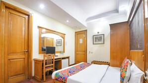 A hotel room with a bed, desk, chair, and wardrobe. - Fabhotel Kochar Continental (New Delhi)