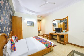 Egyptian cotton sheets, premium bedding, in-room safe, free WiFi - Fabhotel Kochar Continental (New Delhi)