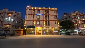 A hotel with a sign for "fahotels" and "Hotel Kochar Continental" on the facade. - Fabhotel Kochar Continental (New Delhi)