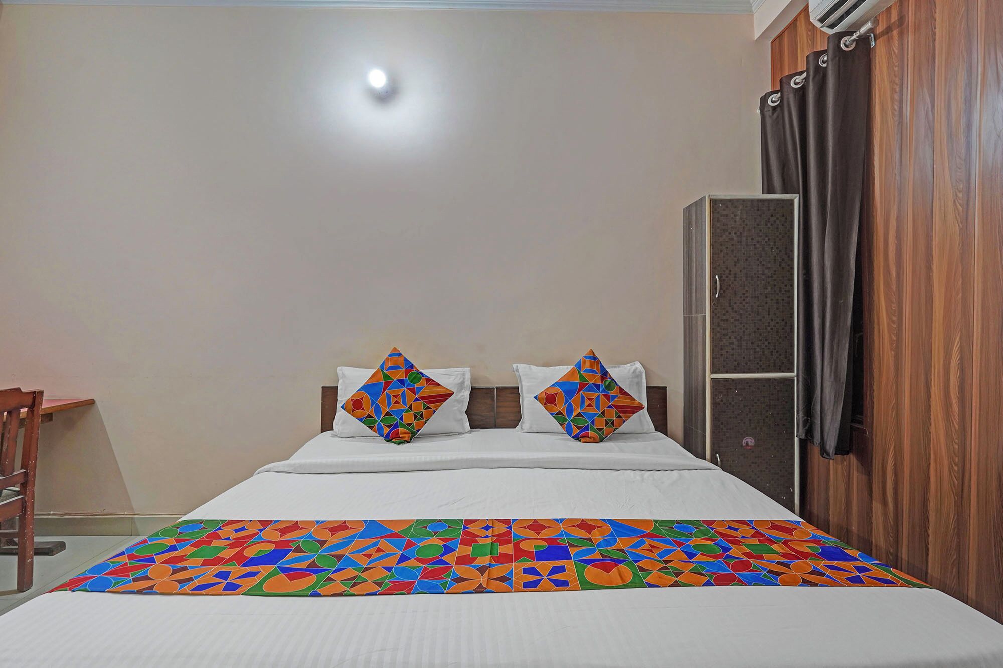 Egyptian cotton sheets, premium bedding, in-room safe, free WiFi