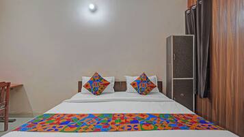 Egyptian cotton sheets, premium bedding, in-room safe, free WiFi