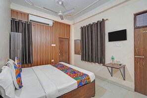 Egyptian cotton sheets, premium bedding, in-room safe, free WiFi - Fabhotel Hare Rama (Karchana)