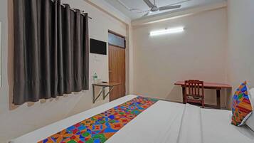 Egyptian cotton sheets, premium bedding, in-room safe, free WiFi