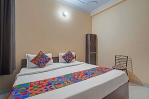 Egyptian cotton sheets, premium bedding, in-room safe, free WiFi - Fabhotel Hare Rama (Karchana)