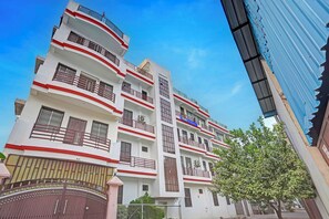 Exterior - Fabhotel Hare Rama (Karchana)