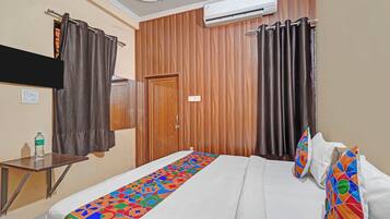 Egyptian cotton sheets, premium bedding, in-room safe, free WiFi